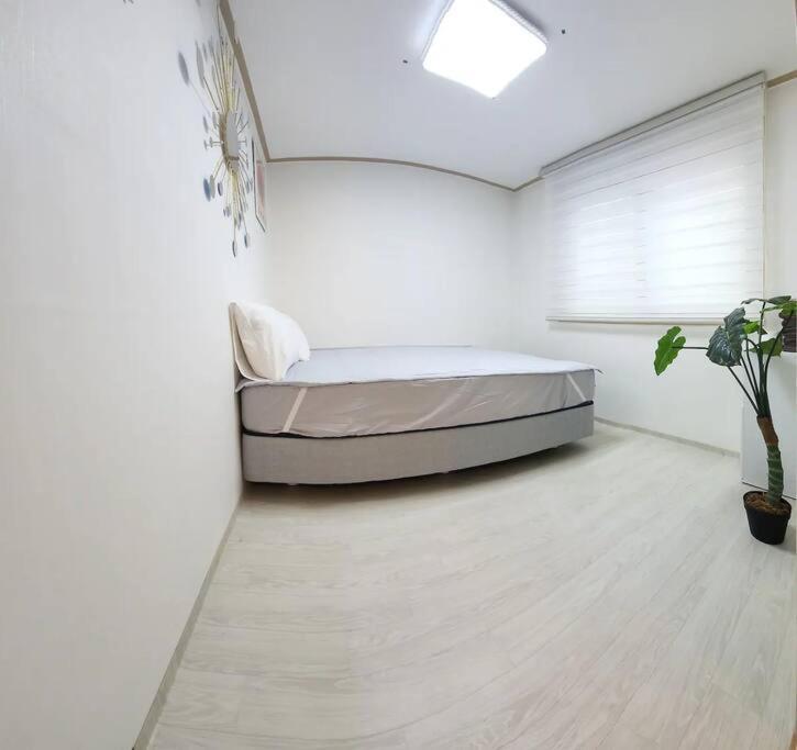 Apartment C-1 White Linen House,3br Seoul